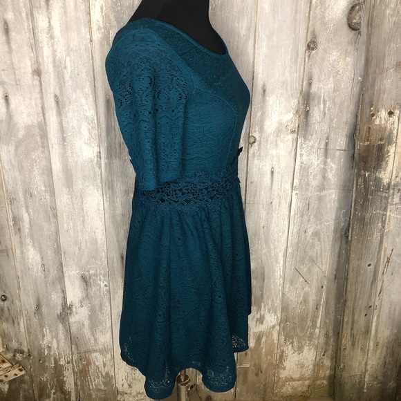 Blue dress with lace details - Picture 3 of 4